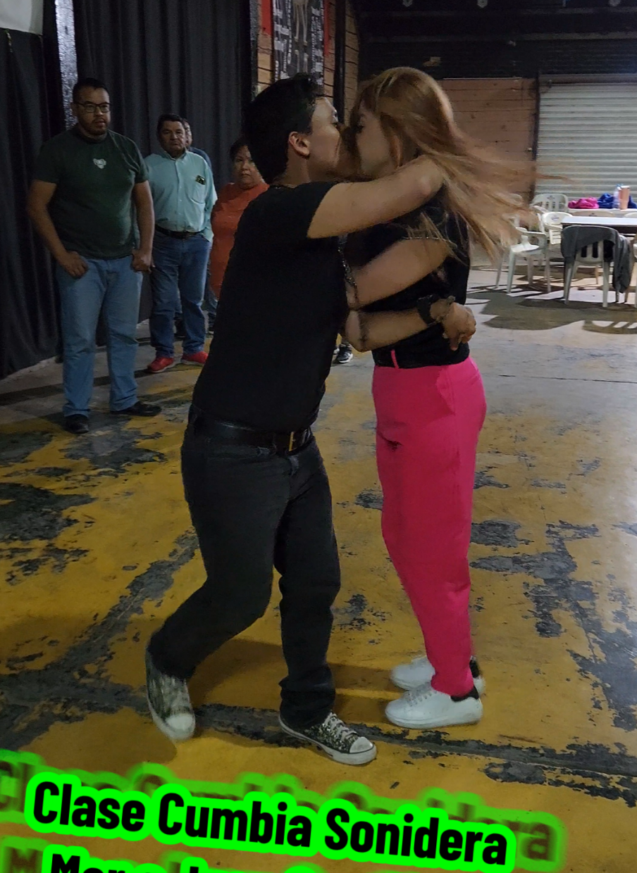 Clase de Cumbia Sonidera🕺💃 PRINCIPIANTES Martes y jueves de 8 a 9 pm🙊 AVANZADOS Martes, Miercoles y jueves de 9 a 10 pm 😎 TODOS LOS NIVELES. DOMINGOS 5 a 6 pm Carretera Rio Verde 256, Salon 