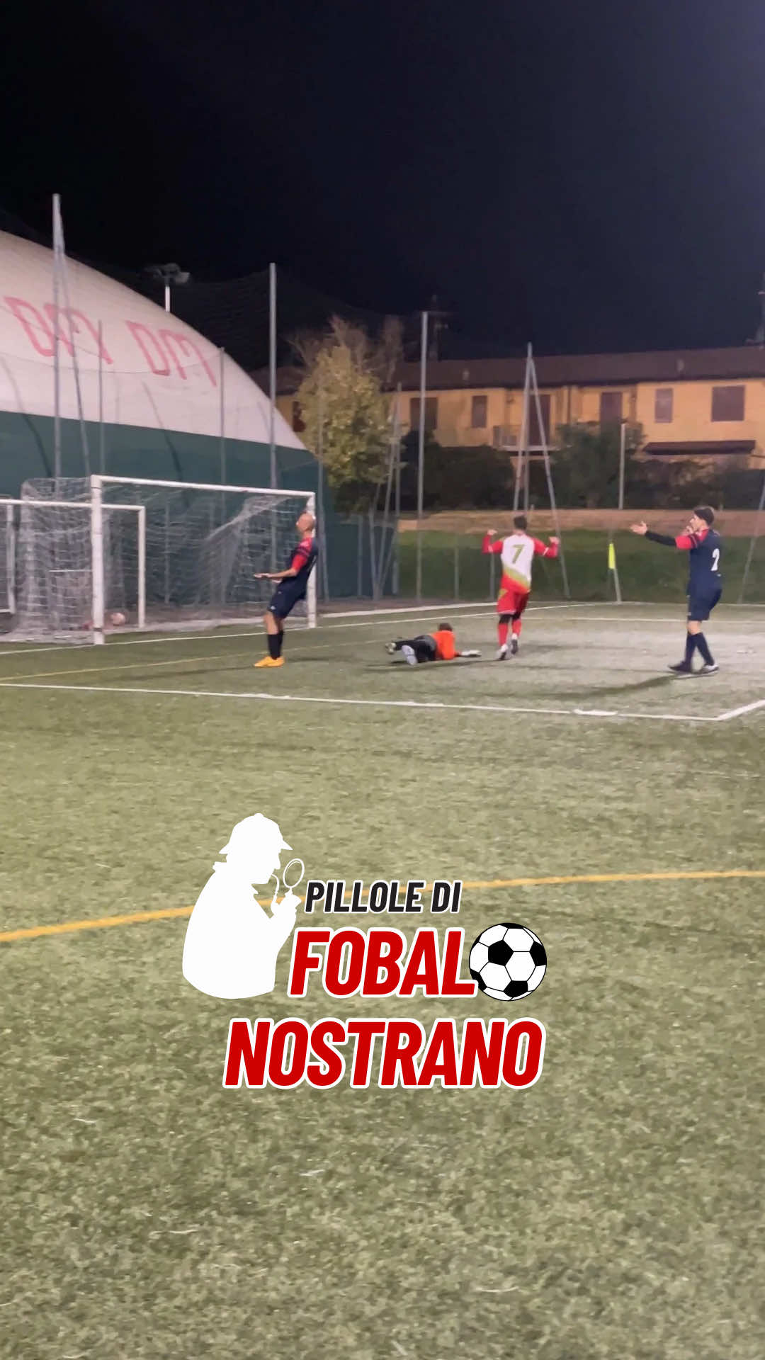 Splendido gesto tecnico difensivo del difensore del @alla_tribuna_demons che nella sfida di campionato di Serie B del CSI contro @audaxvirle.  Il 3 rossoblu mette a segno un’autorete da esporre al Guggenheim di Venezia. 🖼️ Riproporlo sarà molto, molto difficile.  #calcio #calcioa7 #reeldivertenti #calciodilettantistico #calciodilettanti #brescia #football #nostrano #reeldivertenti #calcioitaliano #gol #tifosi #fail #soccerfail #tifosicalcio #golazo #golazos #csi #amatori #calcioamatoriale 