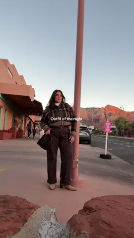 My outfits hit different with this view 🥹 #sedonaarizona #outfitinspo #fashiontiktok #fashioncontentcreator #outfitinspo 