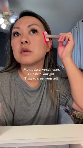 MOMS DESERVE GLOW UP! Solawave x Goli bundle is the perfect gift! #solawave #redlighttherapy #skincareformoms #giftsforher #golinewarrivals 