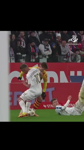 Bywa i tak 🤷🏻‍♂️ I prefer not to speak, because if I speak I am in big trouble🤐  #GÓRJAG @Jagiellonia Białystok #jagiellonia #górnikzabrze #podolski 