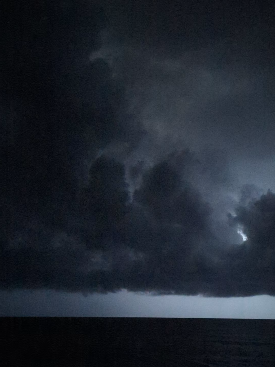 Lightening.. #lightening #blitz #naturevibes #thunder #prayerinc 