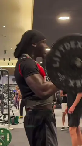 Himra à la salle de sport avec le Payne #pourtoi #himra #philipayne 