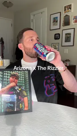 It’s @ItzTheRizzler’s world, we’re just living in it @AriZona Iced Tea  #icedtea #therizzler #eatingshow #foodreview #tastetest 