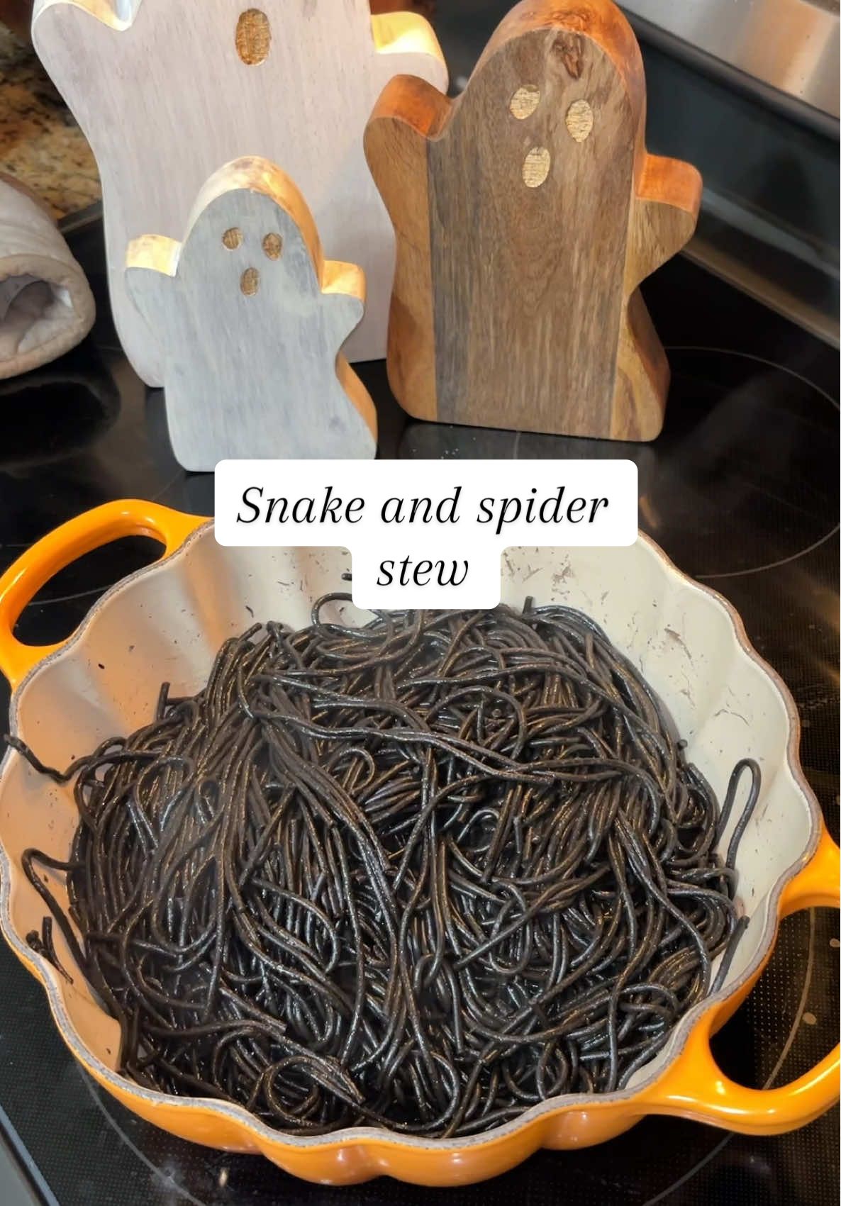 A new Halloween tradition! ##halloween##blackspaghetti##halloweenfood##spooky##makeitmagical