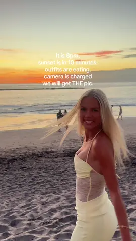 the pics ate btw #fyp #beachsunset #holidayoutfit #digitalcamera #sunsetpics