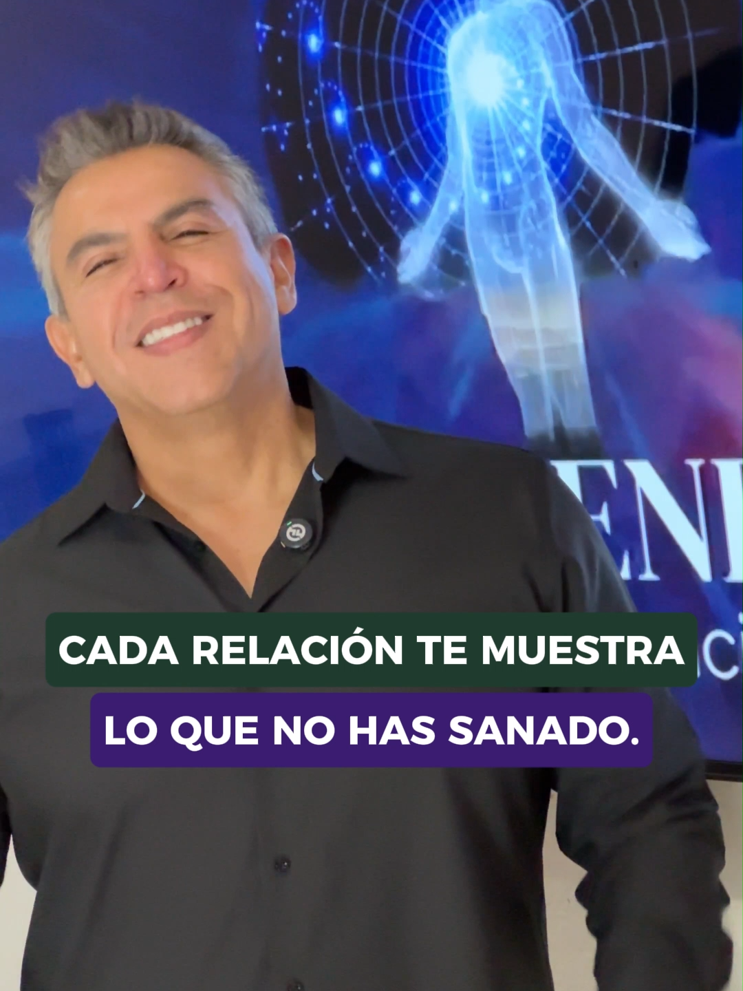 Ninguna relación llega por casualidad. Cada persona que se cruza en tu camino es un espejo, mostrándote las heridas que aún buscan ser vistas. 💫 No se trata de culpar, sino de reconocer. Porque lo que más te duele de los demás… es justo lo que tu alma quiere sanar en ti. #SanaciónEmocional #DesarrolloPersonal #MetafísicaDelCambio #DespiertaTuPoder #PoderInterior #ConcienciaPlena #TransformaciónInterior #LeyDeAtracción #Autoconocimiento #RelacionesConscientes #Universo #SanaciónInterior