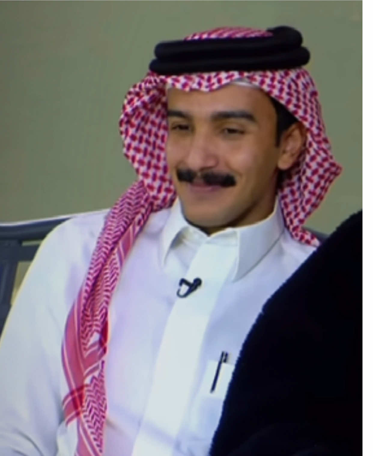 لو ابتسم بوسط الرياض❤️❤️❤️@علي عواض #علي_الحارثي #علي_عواض #كاريزما3 