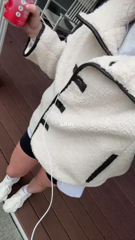 I am obsessed with the trees in my neighborhood 😌🍂🧸 #fall 