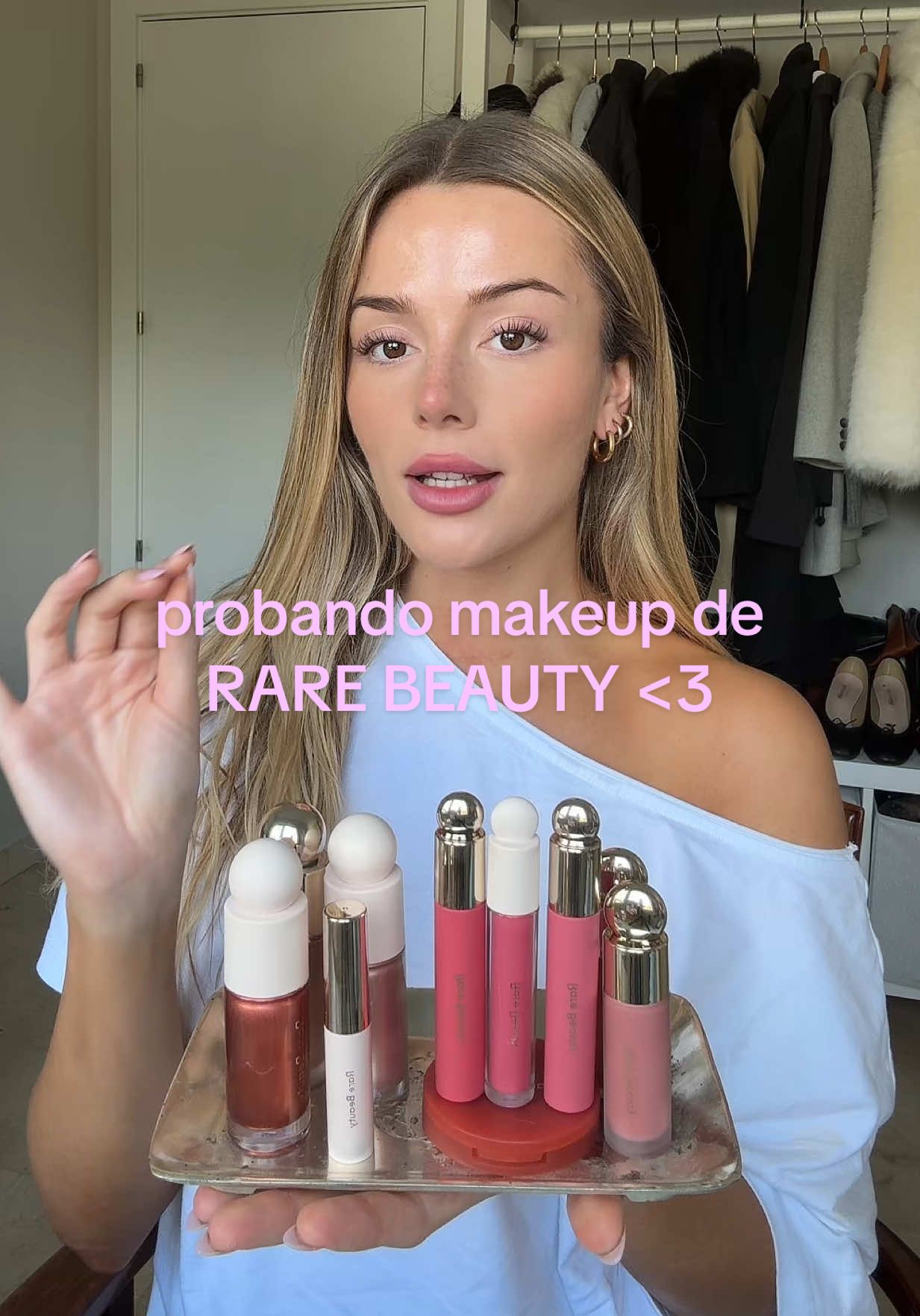 Full face de maquillaje de @Rare Beauty 💗 Pensé que nada iba a poder superar sus coloretes líquidos pero el iluminador es increíble #españa #tutorialmakeup #grwm #makeuptutourial #rarebeauty 