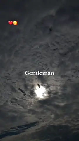 الصلاة مثل الحرب لن ترى فيها الا الرجال فيها يختبر الثبات وتعرف النوايا وفيها من يقف بين يد الله بقلب حاضر لا يخشى الا هو #fypシ゚ #fyp  #Gentleman  كلام_من_ذهب☑  كلام_صحيح👌💯  #كلام_من_القلب 