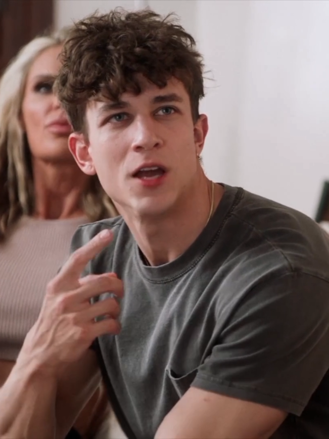 I'm back 😄 I have a proposal for you (whoever you want me to edit next) #editxx #viralvideos #noflop #parkerambrose #fyp 