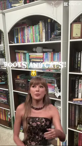 Books and cats 🐈 #catsarethebest #bookshelf #booksandcatslife #royalcats #catsaresoadorable 