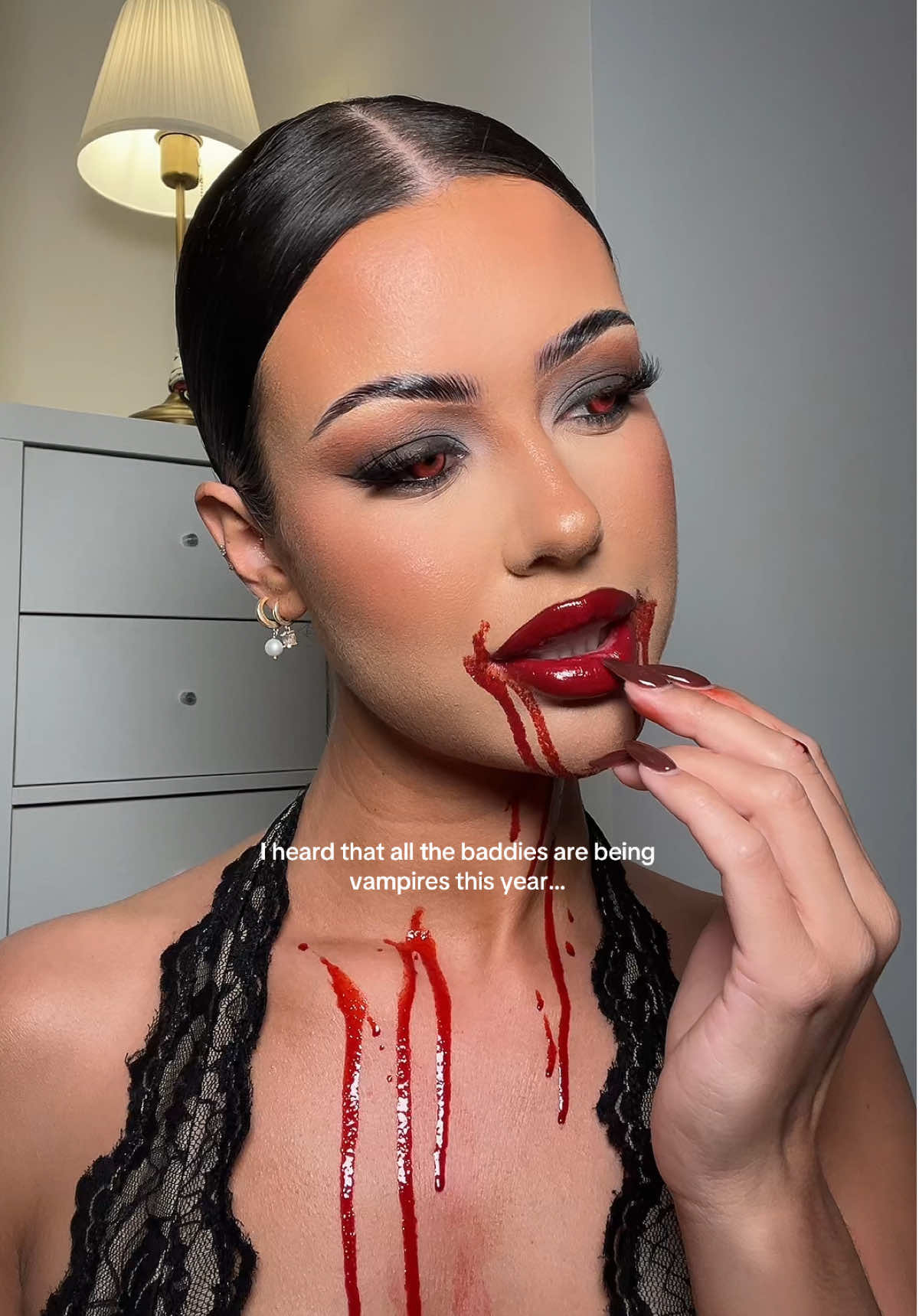 I will never get bored of vampires on Halloween🥀🧛🏻‍♀️ #halloweenmakeup #vampiremakeup #halloweenideas 