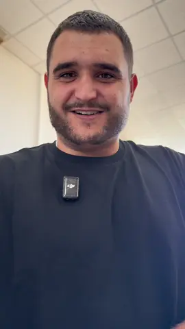 Como veis en nuestra imprenta también hacemos sombres personalizados, pero siempre con un poco de humor 😂😂  Si tenéis algún amigo o familiar con una empresa, mándale este vídeo y te lo agradecerá algún día 🧡#imprenta #camisetas #personalizados #tarjetaspersonalizadas 