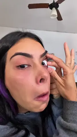 Shopee, você me paga 🫠 kkkkk Viralizou na rede vizinha 😂 #lentescoloridas #engracado #lentebranca #maquiagemhalloween #halloweenmakeup 