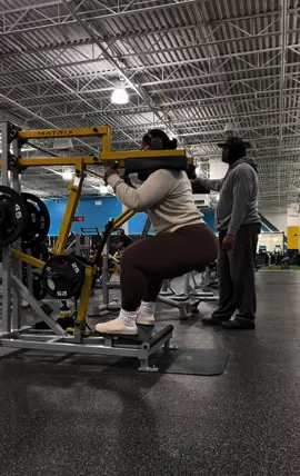 You better squat witcho lil 50lbs 😂 #squat #legs #GymTok #fyp #viral 