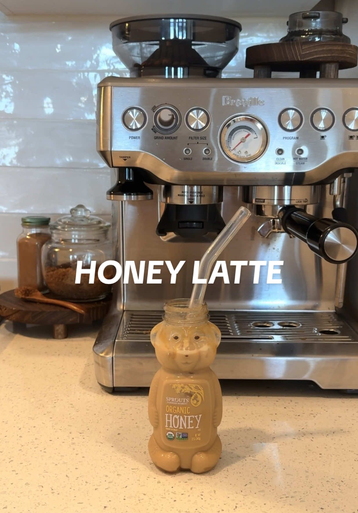 An ideal Monday morning 🧸 #honeylatte #icedlatte #athomecoffee #coffeerecipe #athomelatte 