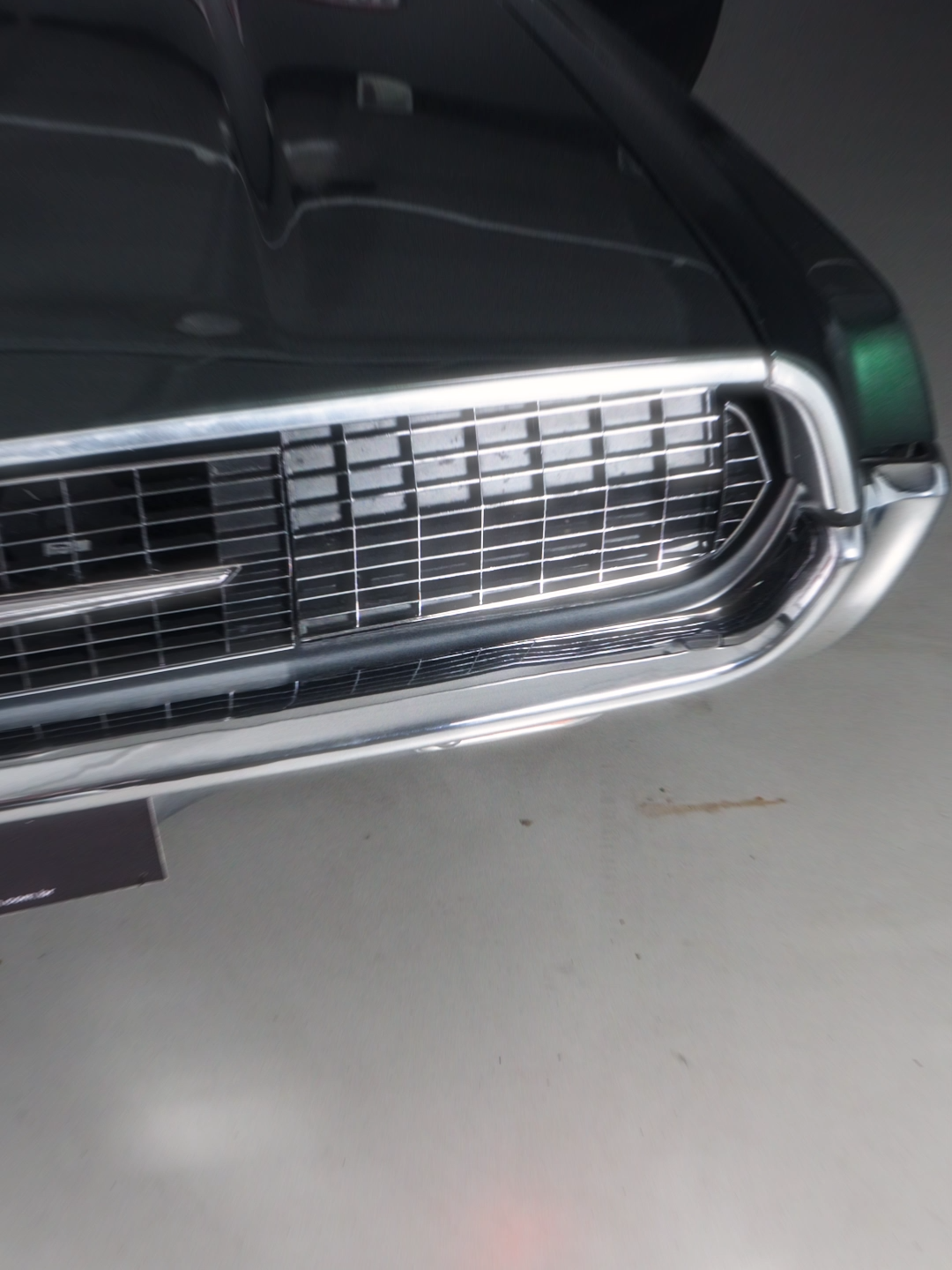 FORD THUNDERBIRD V8 (1967) - Clássicos Premium Conheça ainda mais esse veículo: - Placa preta - Segundo dono (importado dos EUA) - Ford Thunderbird 67, Landau, quatro portas - Curiosidade: o Thunderbird 67 oferecia a opção de quatro portas com abertura invertida, um toque de ousadia que o diferenciava de qualquer outro cupê da época - Motor original – V8 – 390 cc e 325 cv (totalmente retificado) - Ar condicionado - Direção hidráulica - Faróis escamoteáveis - Volante escamoteável - Painel futurista (para a época) - Rodou 1.000Km após a retífica - Caixa de câmbio automática nova importada dos EUA - Calotas originais estampadas em aço inox - Totalmente restaurado e repintado - Cromados totalmente refeitos - Pneus novos - Teto totalmente novo (observe que a porta traseira é o prolongamento do teto) - Interior totalmente novo (seguindo os parâmetros, cores e materiais da época) - Carro silencioso no dirigir, inclusive dirigindo em paralelepípedo - Transferência imediata - Entrega em todo território nacional ou exportação - A Clássicos Premium é Líder de mercado em seu segmento Para mais detalhes e fotos, acesse o link abaixo: https://classicospremium.com.br/ford-thunderbird-v8-1967 ANUNCIE O SEU ANTIGO CONOSCO CONHEÇA OUTROS SERVIÇOS DA CLÁSSICOS PREMIUM: 1- Oficina de latoaria, pintura e mecânica especializada em veículos antigos 2- Customização de veículos 3- Acesse nosso site. Detalhes fazem toda a diferença Clássicos Premium - Da nossa galeria para sua garagem. Redes Sociais ▶ Site: http://classicospremium.com.br/ ▶ Facebook: https://www.fb.com/classicospremium/ ▶ Instagram: https://www.instagram.com/classicospremium ENTRE EM CONTATO ATRAVÉS DO NOSSO WHATSAPP ★ Contato contato@classicospremium.com.br (47) 99979-6355 (47) 3397-0002 #automobile #car #carros #classic #carrosantigos#ford #thunderbird