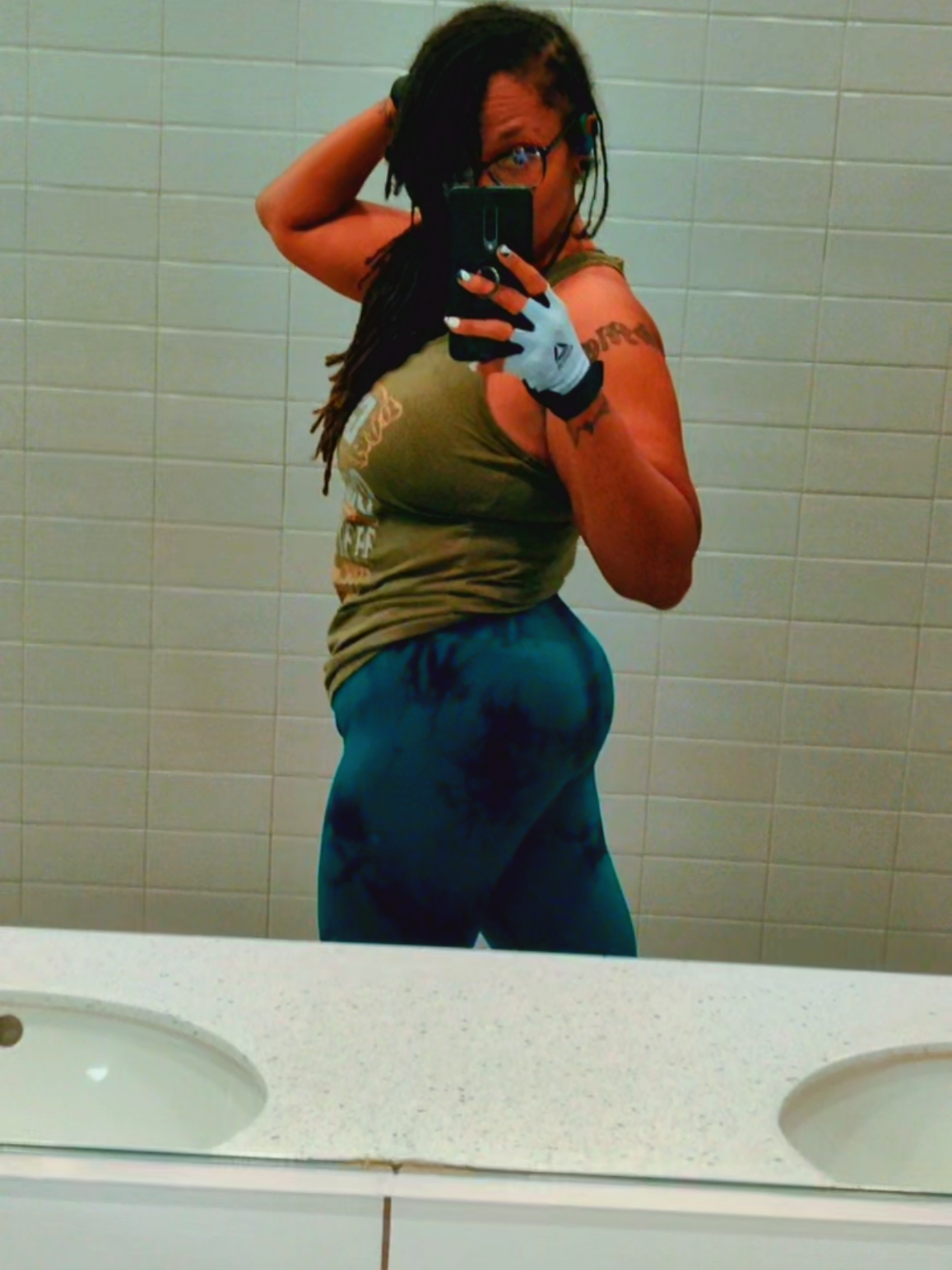 The world seems like it's turned upside down. Keep your mind and body in check 💪🏾💋. #Fitness #gym #workout #gymbrat 