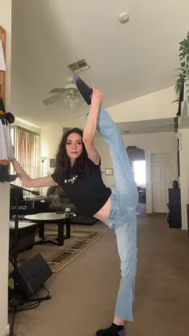 I forget I can do this lmao #fyppp #flexibility #contortion #xycba 