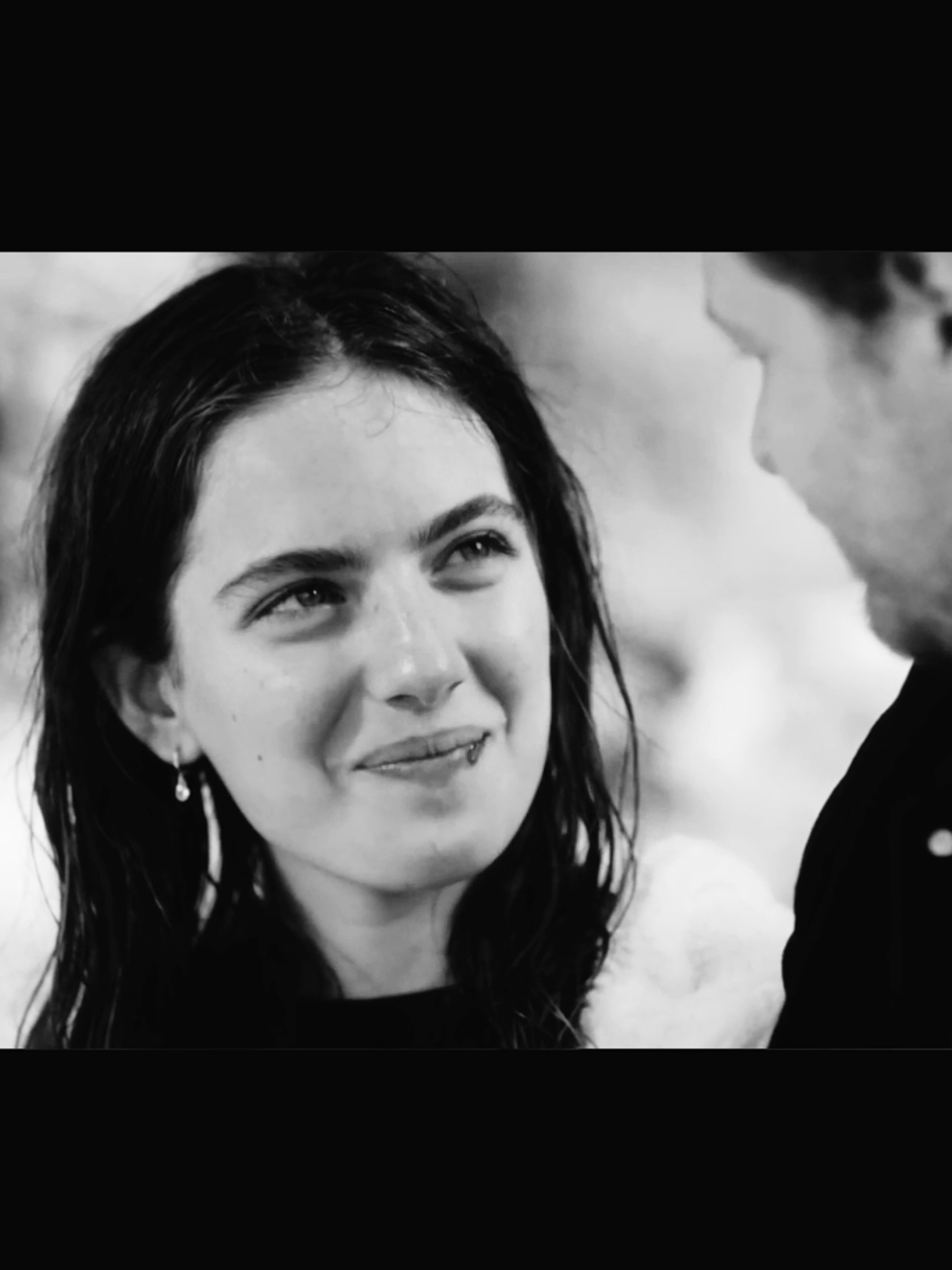 إليني المسكينه😭🥹🤌💔💔 مسلسل هذا البحر سوف يفيض 🥹❤️  . . . . . . . . . . . #الشعب_الصيني_ماله_حل😂😂 #fypage #اكسبلورexplore #هذا_البحر_سوف_يفيض #مسلسلات_تركيه🇹🇷 