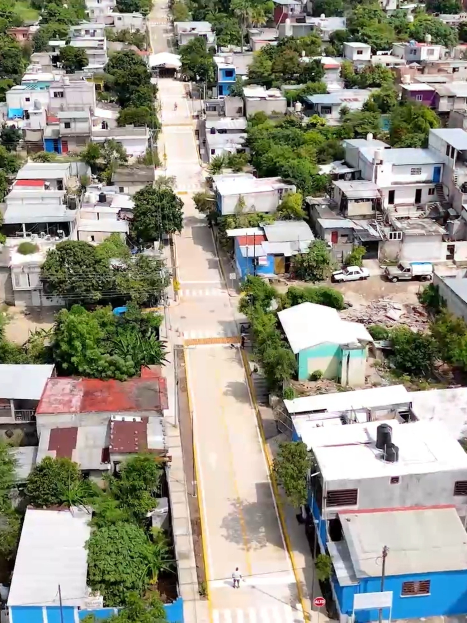 Con el programa Calles Felices, la Colonia Las Granjas avanza en su transformación con calles más seguras, accesibles y un entorno que impulsa la convivencia vecinal, reafirmando el compromiso de seguir mejorando la calidad de vida de todas las familias tuxtlecas. #TuxtlaGutierrezChiapas #quévivatuxtla