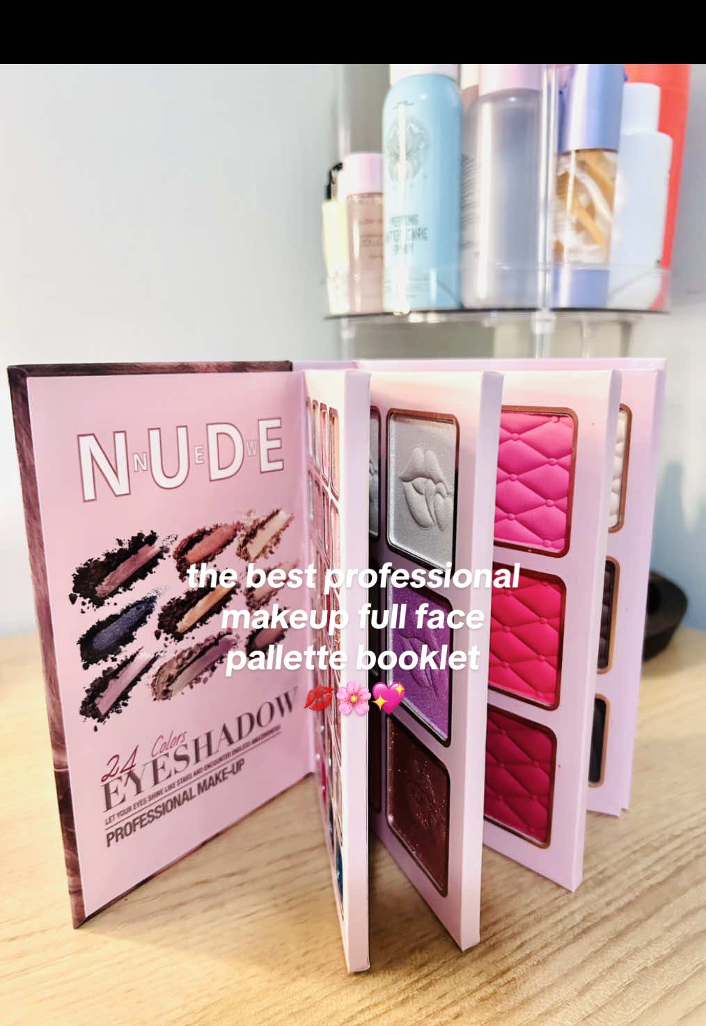 This is a professional grade full face makeup pallette with contour, highlighters, blushes, eyeshadows, bronzer, and setting powders…. But as a booklet! This is perfect for travel and on the go makeup! Linked in my tt shop 💕💋✨ #makeup #makeuppalette #beauty #makeupbook #makeuptutorial 