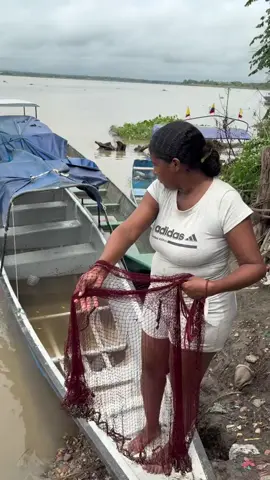 pescando desde un bote 