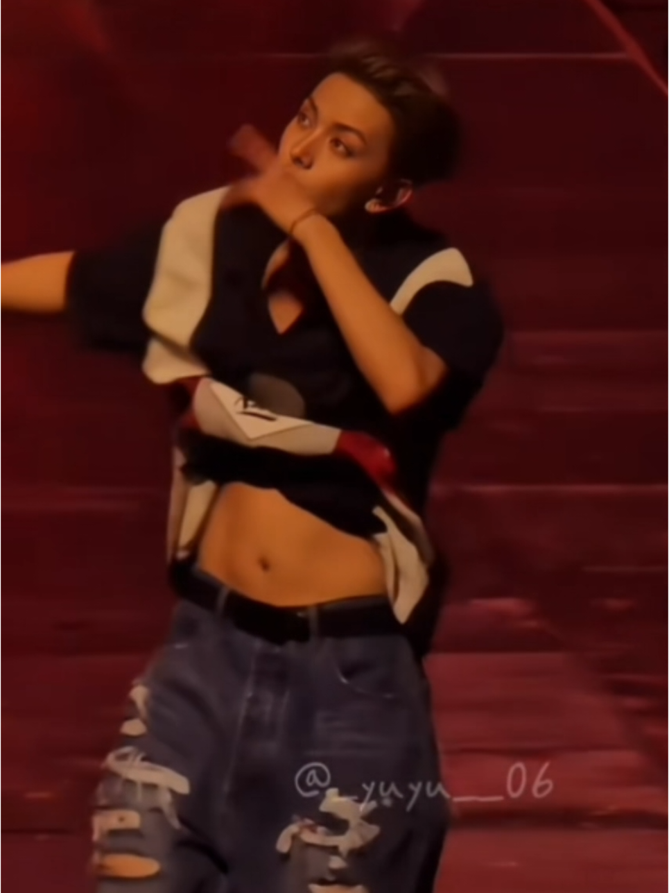 he know to make us crazyyyyy😭 #heeseung #enhypen #fy #fyp #leeheeseung #foryou #kpop 