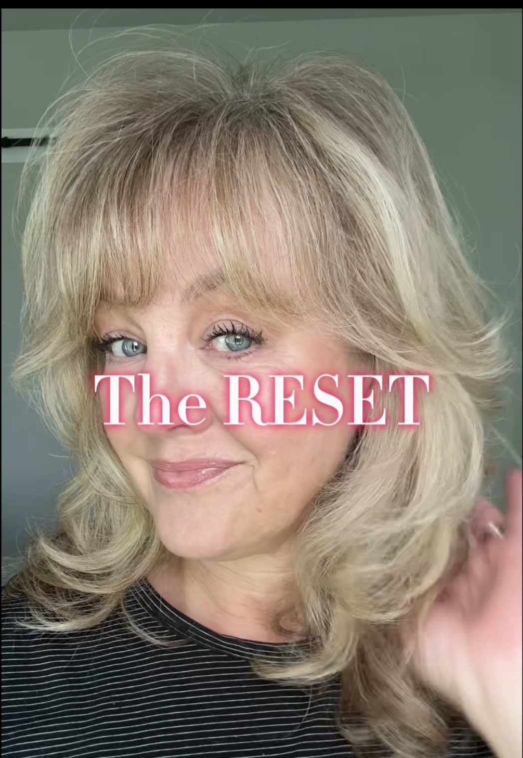 Nothing that a little shaping, deep conditioning and a good blowout can’t fix 😂✨✨✨ Who else loves hair day? ✨✨✨🙋‍♀️🙋‍♀️ #blowouthair #hairstyleideas #hairover50 #salonday #hairdid 