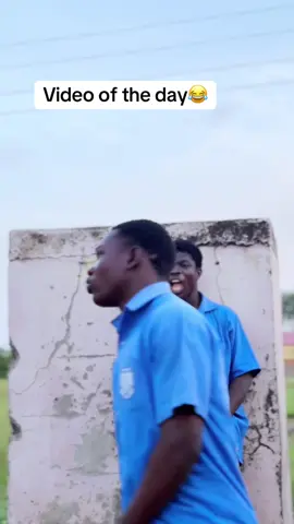 Eiii this guy 😂😭#reletable #schoollife #shs #officialongatv #fyp @Her Excellency Nana A. McBrown @Mc Asoa @1 HAUSA BOI👿 