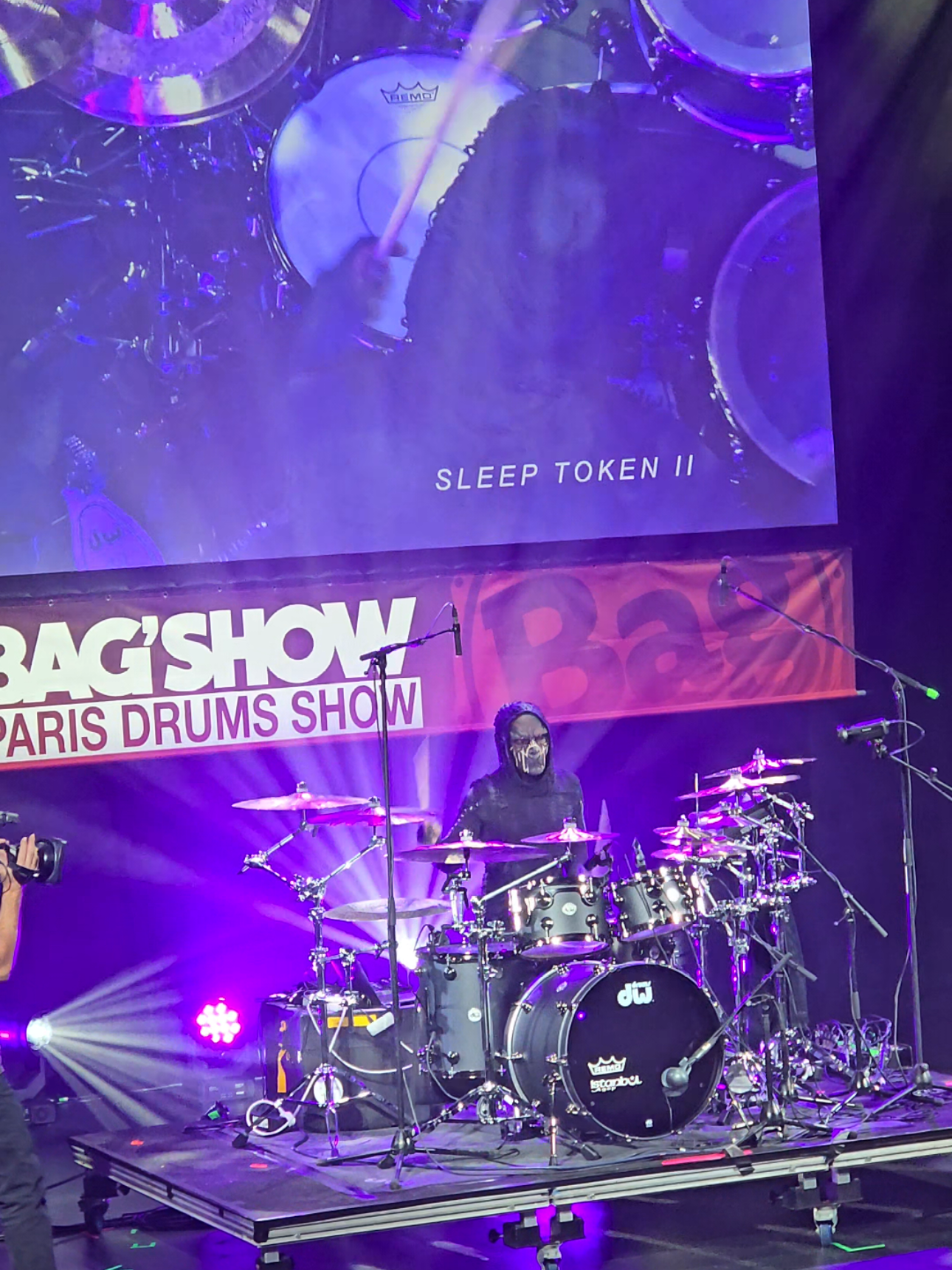 Sleep Token II with small venue drumshow / drumclinic. Bro is insane! Playing Caramal live in Paris 🇨🇵 France on 26-10-2025! #sleeptoken #II #iisleeptoken #live #concert #drummer #drum #paris #BookTok #bs25 @Sleep Token 