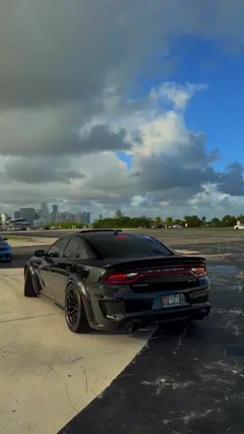Heaven above, hellcat below. 🌤️#jailbreakhellcat #dodge #cars #srthellcat #hellcatcharger 
