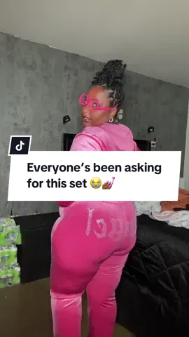 Replying to @Lyric Hayes I missed it last time and refused to play myself again 😭🔥 comfy, cute, and giving early 2000s it girl vibes 💅🏾 #tiktokshopfinds #matchingfit #velourset #plussizefashion #fashionfinds 