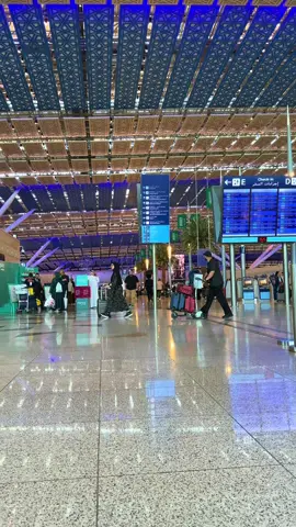 Beautiful😍Jeddah King AbdulAziz International Airport Saudi Arabia🇸🇦✈️ #creatorsearchinsights #kingdomofsaudiarabia🇸🇦 #জেদ্দাএয়ারপোর্ট #viralvideo #foryou 