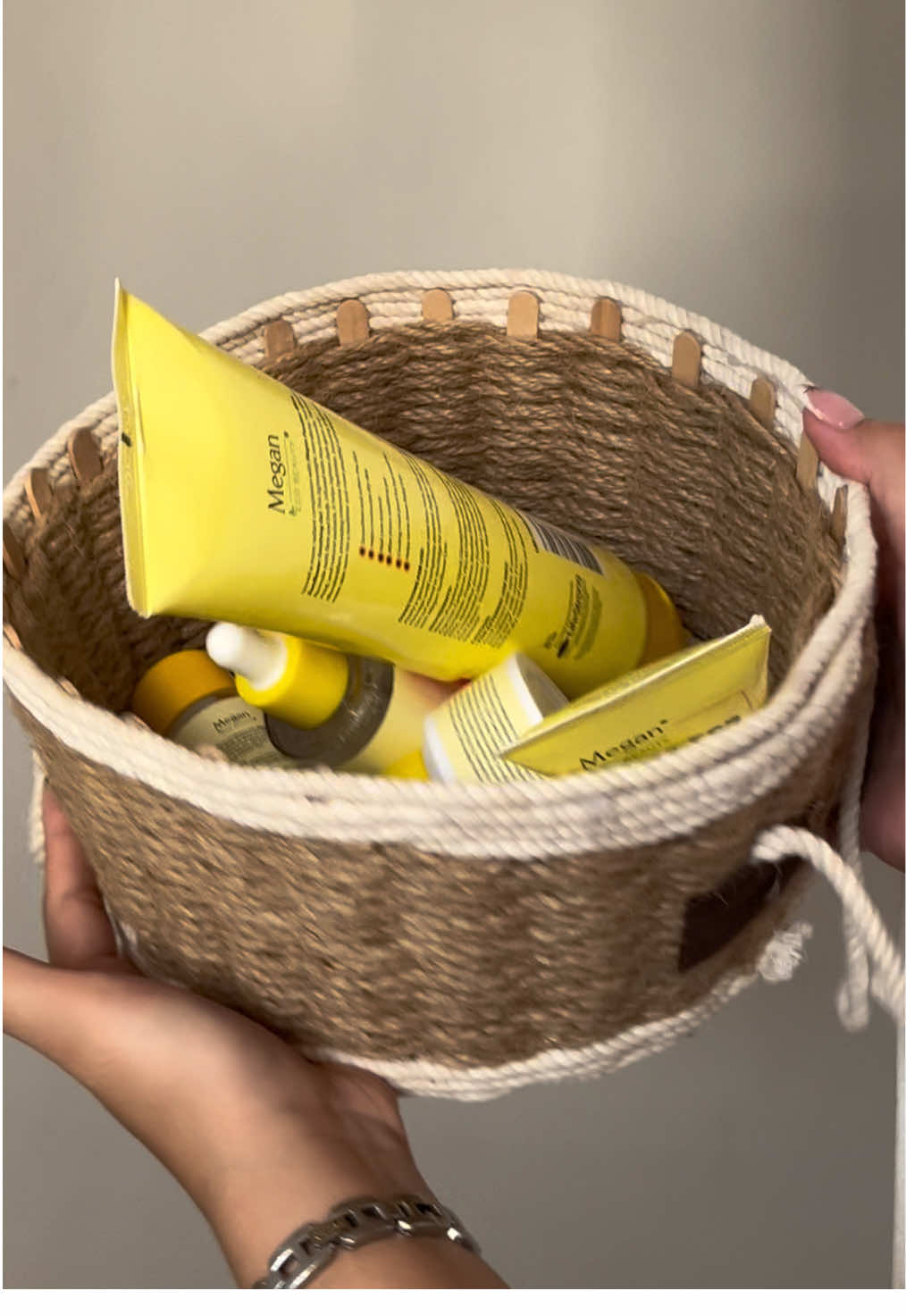 Will NOT stop getting all these products!!💛🌻 Who’s with us?!🙋🏻‍♀️🙋🏼‍♀️🙋‍♀️🙋🏽‍♀️ #MegagandaKaPa #MeganBeauty #Sunflower #melasma #darkspot 