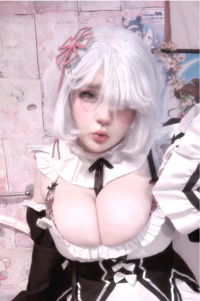 someone buy me a new rem cosplay 😭😭 #remrezero #fyp #cosplay #anime #rezero 