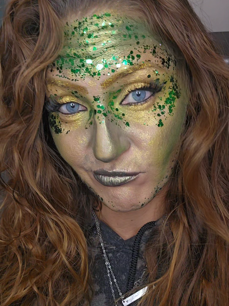 DAY TWENTYSEVEN Man o man am I absolutely stumped this week on these last few looks. I am unmotivated to do looks Ive done a bunch of times but I don't have any ideas coming for new stuff that isn't really just a variation of something I've already done. #medusa is definitely one I do every year for #31daysofhalloween #makeup  but of course this one is  different... #tiktokhalloweencontest  #fyp 