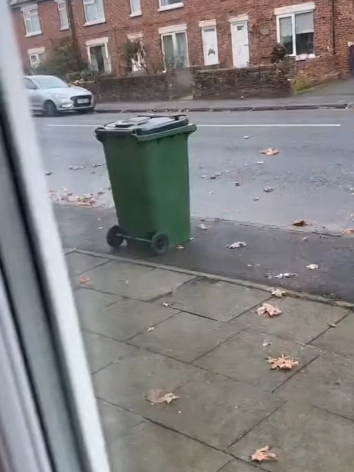 Man vs. Wind and the wind nearly won ⚔️ Everyday heroes walk among us 😂