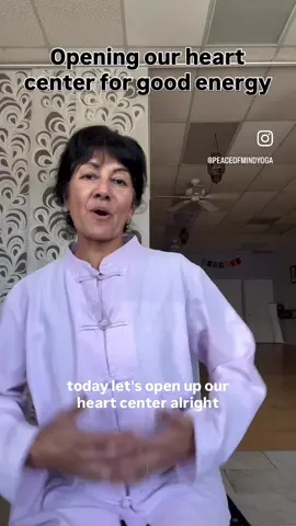 Time to awaken your heart center, take a moment to center yourself. Open up to the goodness in life. Have a great Monday.💕💕💕🧘🏽‍♀️#yoga #Love #joy