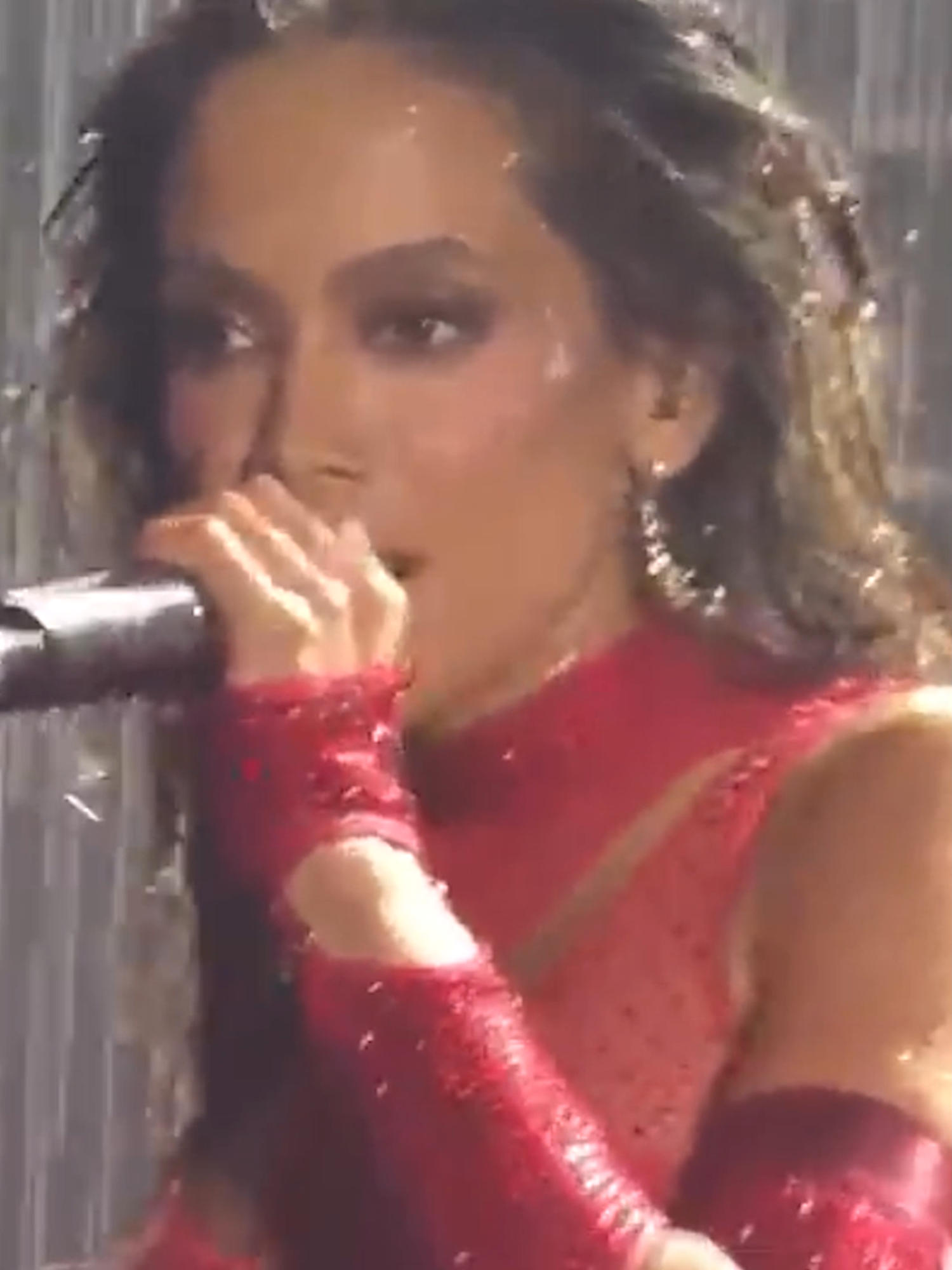 @anitta sempre entrega absolutamente tudo! 🫶✨ Esse sábado, dia 1 de novembro, tem show dela no #GlobalCitizenNoMultishow, a partir das 18h50! ✌️