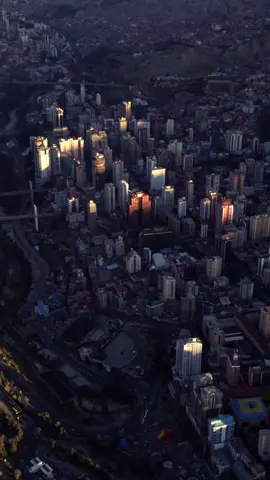 𝗗𝗲𝘀𝗱𝗲 𝗲𝗹 𝗰𝗶𝗲𝗹𝗼 𝗣𝗮𝗰𝗲𝗻̃𝗼 😯 Centro, La Paz 🇧🇴 👇🏼Mi último vídeo https://youtu.be/hF_AEG_Zv6s #bolivia🇧🇴 #lapaz_bolivia🇧🇴 #drone #ciudadmaravillalapaz🇧🇴 #andes 