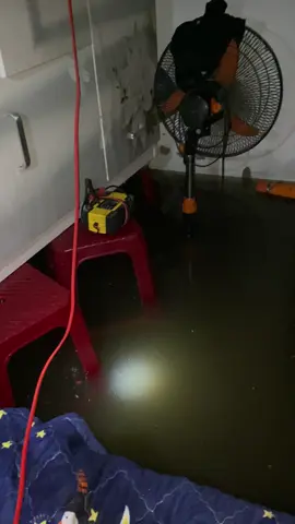 nước tới giường rồi ae ơi 