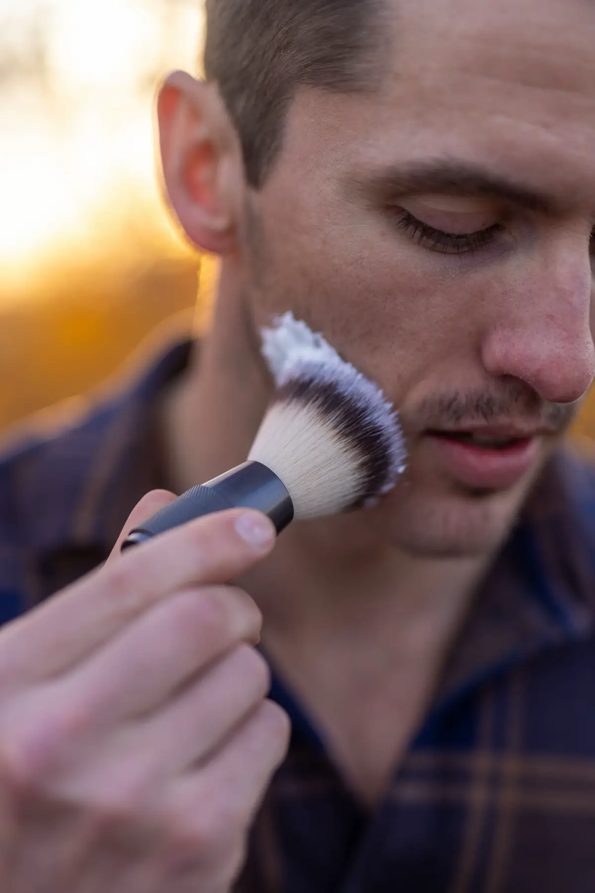 Vellum rakbursti & sól 🌞 Gerist ekki mikið betra! ✔️ Hentar fyrir harðar og hálfmjúkar raksápur og einnig rakkrem 🧼 Frábær fyrir allar húðgerðir 💈 Mjúk og þægileg hár (nylon) 💪 Aluminum handfang með þyngd