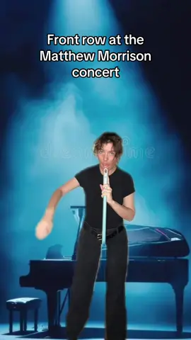 It’s giving Kim Cattrall scatting with an upright bass on ice #matthewmorrison #matthewmorrisonconcert #gleek #mrshue #kimcattrall 