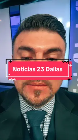 El abogado Arvin Saenz, preparando para dar una entrevista en univision 23 Dallas. Temas de inmigracion. 