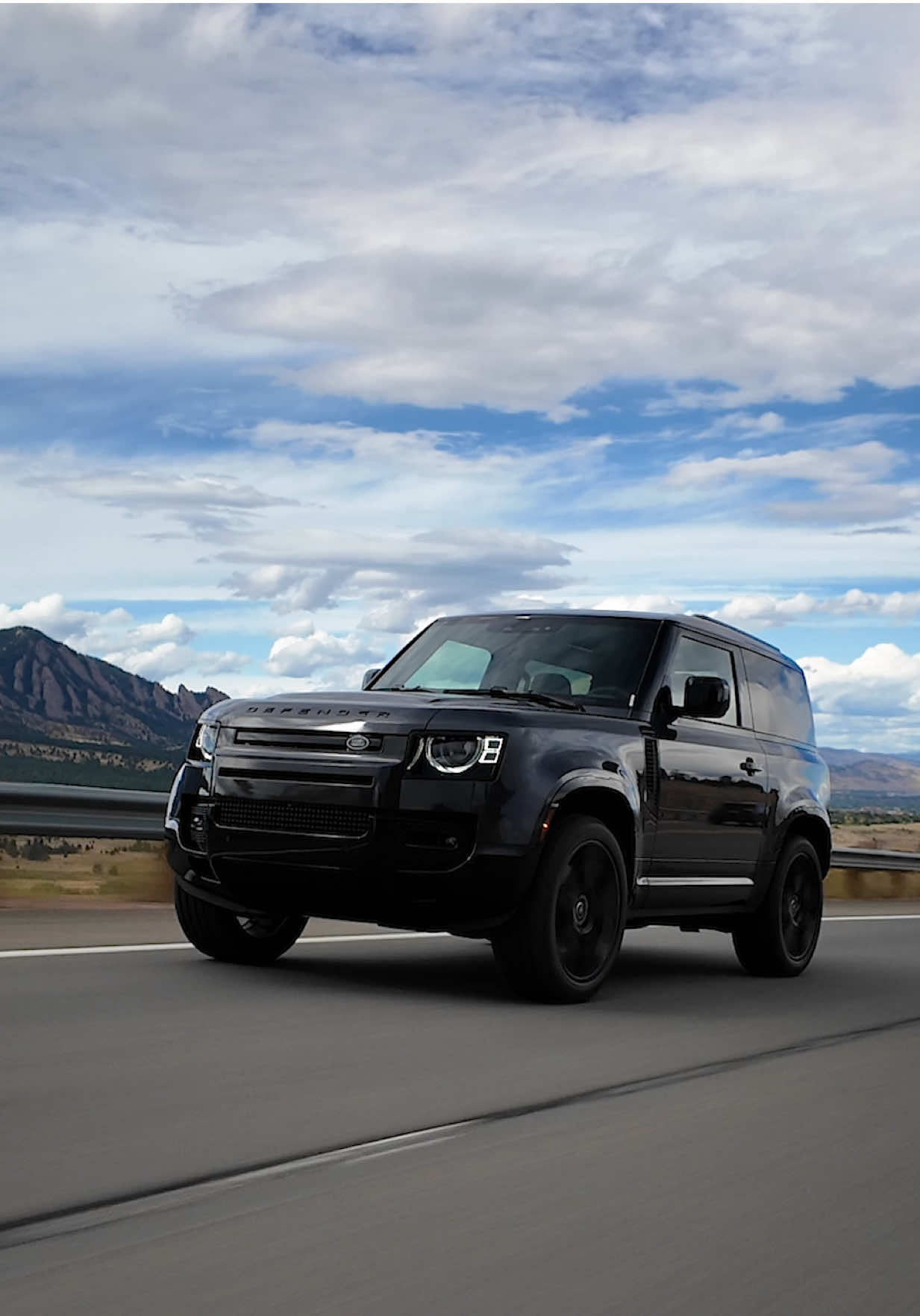 Power meets capability, fun-sized; the Defender 90. 💪🏽  📍 Land Rover Flatirons  @Defender #Defender 