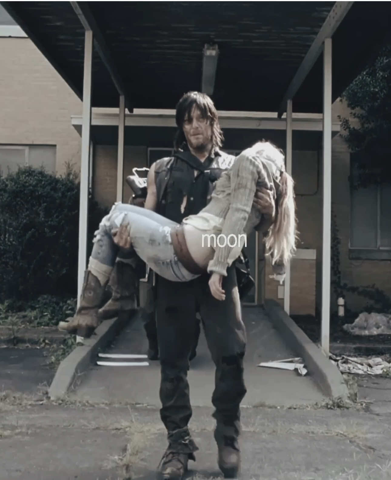 doing a face reveal on halloween cheers #thewalkingdead #thewalkingdeadedit #bethgreeneedit #darylandbeth #daryldixonedit 