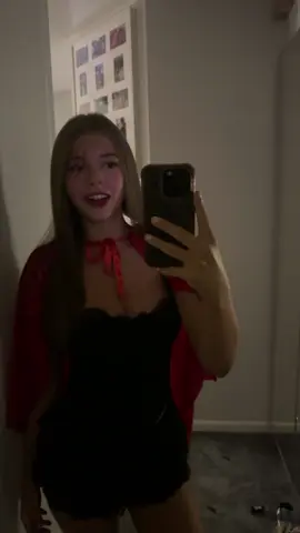 💋🐺 #littleredridinghood #halloween 